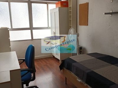 Habitación en alquiler en Murcia, Santa Maria De Gracia, con 4 dormitorios y baño