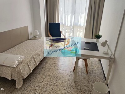 Habitación en alquiler en Murcia, Cerca De La Calle Princesa, con 5 dormitorios, 2 baños y trastero
