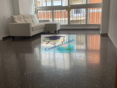 Habitación en alquiler en Murcia, Vistabella, con 3 dormitorios y 2 baños