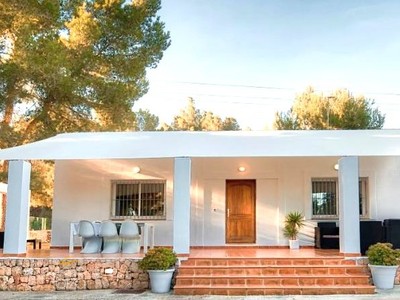 Holiday villa en holiday rentals en Sant Josep De Sa Talaia, Can Bellotera, con 3 dormitorios, 2 baños y 2 plazas de garaje