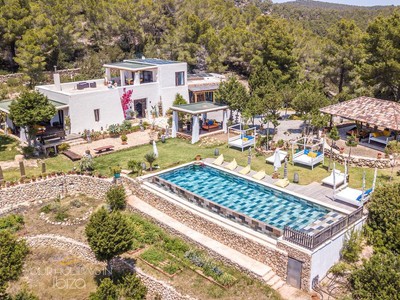 Holiday villa en holiday rentals en San Antonio, Cala Salada, con 5 dormitorios, 5 baños, 4 plazas de garaje y terreno