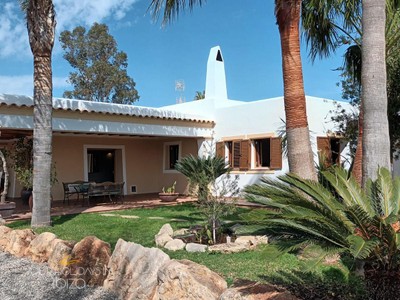 Holiday villa en holiday rentals en San Juan De Labritja, con 4 dormitorios y 2 baños