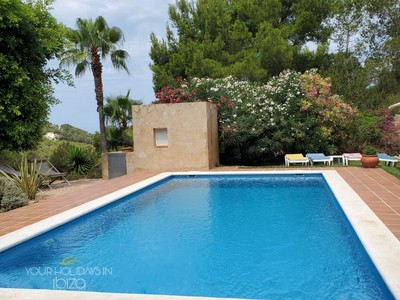 Chalet en seasonal rental en Sant Josep De Sa Talaia, Cala Tarida, con 5 dormitorios, 3 baños, 3 plazas de garaje y terreno